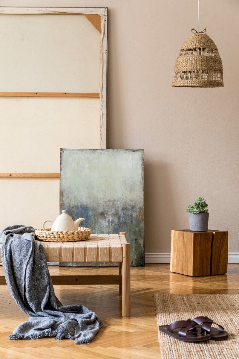 Bastlampe im Wohnzimmer im Boho-Stil