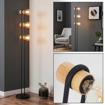 Moderne Stehlampe Voril mit drei naturfarbenen Holzfassungen und Metallbügeln